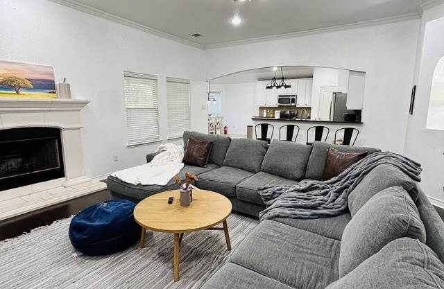 Charming Luxury Convenience Spacious Home Burleson