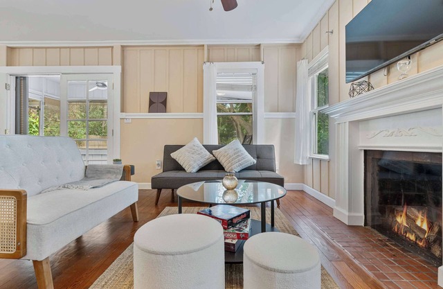 Charming Mango Grove Cottage, Coconut Grove