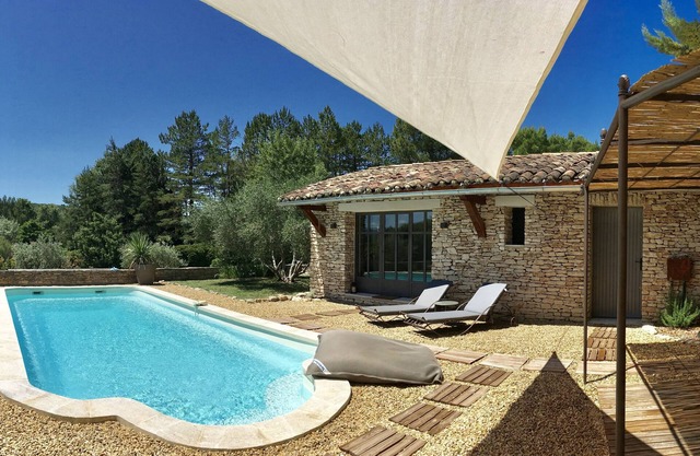 Encantadora casa de campo en Gordes, piscina privada, muy tranquila, vista Luberon- para 2 personas