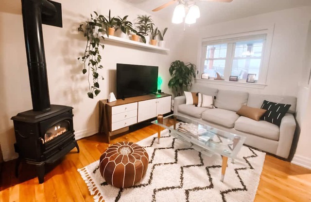 Charming Mini-home with great outdoor space in the heart of Downtown Toronto