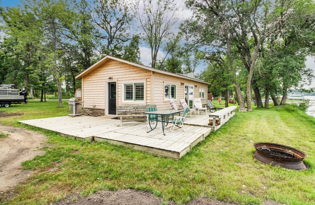 Charming Minnesota Cabin w/ Dock on Big Pine Lake!