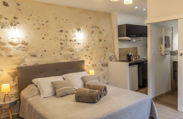 Charming modern apartment in a quiet Provencal house in Eyragues Alpilles