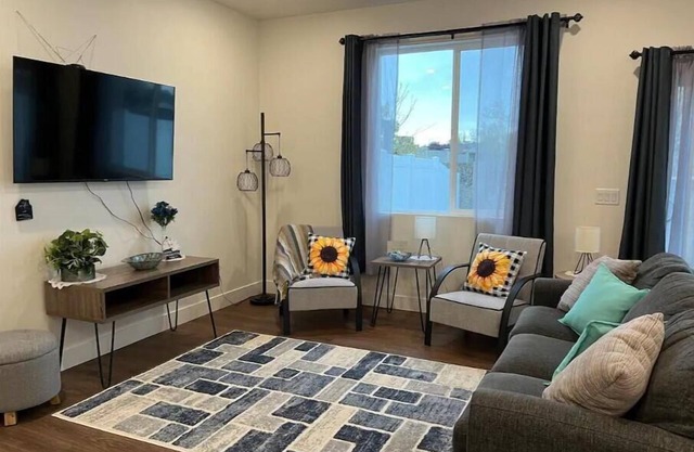 Charming, Modern home in Lindon.