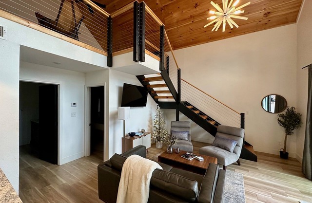 Charming Modern Mountain Cottage - Special!