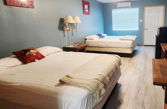 Charming motel room in adorable Port Mansfield, TX pet- friendly