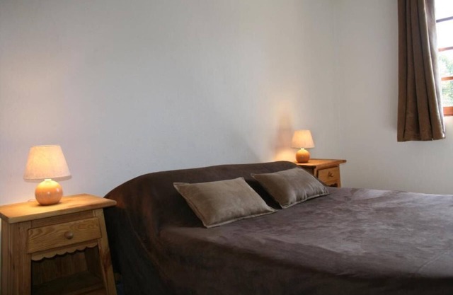 Charming Mountain Room for Couple | 5 Min Scenic Stroll Nearby Hiking Trails