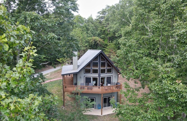 Charming, Mountain Top Get Away !!! 5 Star