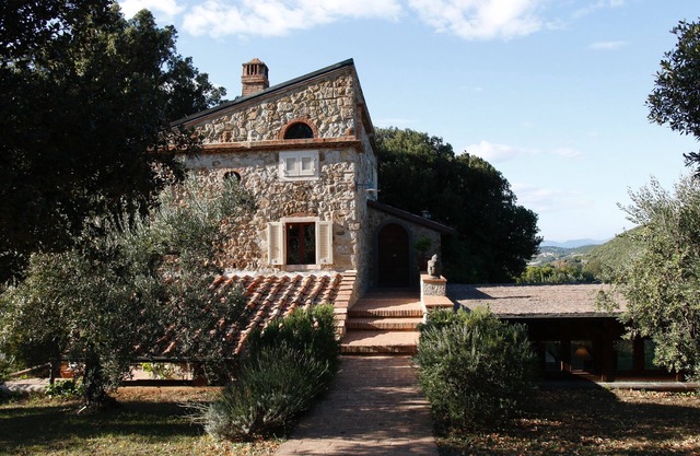 Encantador, recientemente renovado olivar en el corazón de la Toscana