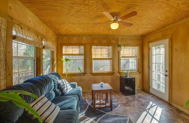 Charming Natchez Cottage w/ Sunroom!