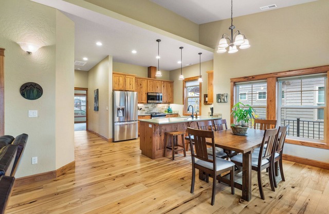 Charming new Dover Bay condo near Sandpoint