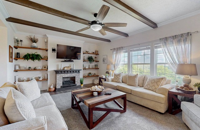 Charming Newland Home with Mountain and Valley Views, Full Kitchen and Wifi