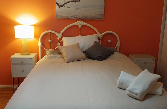 Charming Nook: Romance Awaits, Pets Welcome!