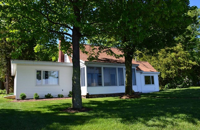 Northport Beach Retreat-Waterfront-Pet ok
