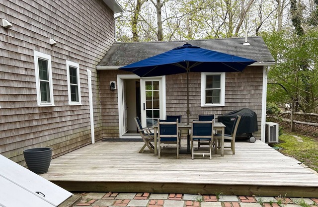 Charming Oak Bluffs rental, 3 minutes from Eastville Beach & downtown Oak Bluffs