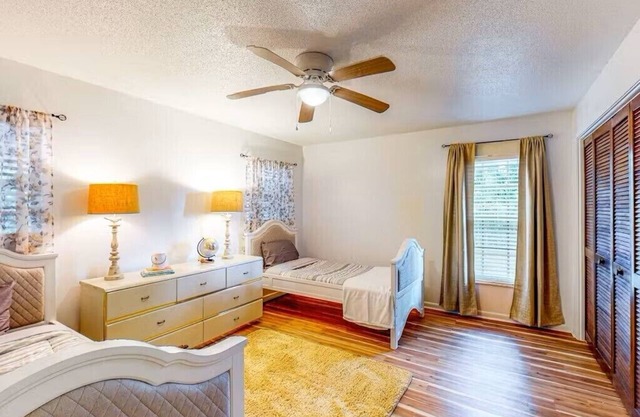 Charming OASIS 2-bed 2-bath house with extra Queen Sleeper Sofa in Inverness