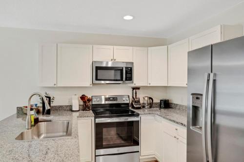 Charming Oasis Near Downtown and Beach