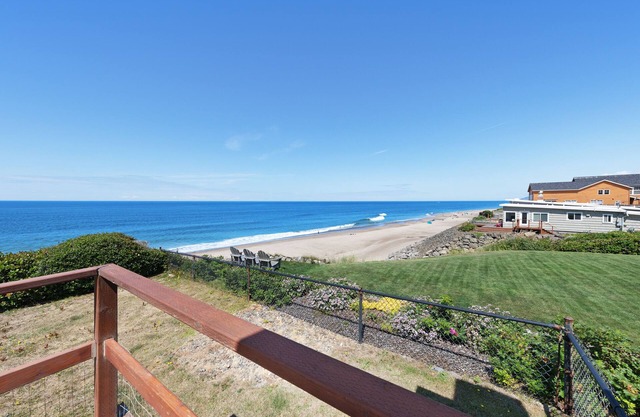 Encantadora casa frente al mar con acceso directo a la playa y sorprendentes vistas al océano.