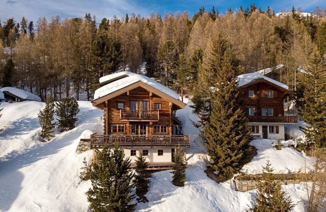 Charming old wooden chalet with sauna and magnificent views, for 10-12 people in Chandolin.Exterior