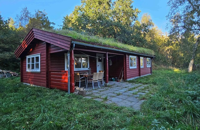 Charming, older cottage in nature