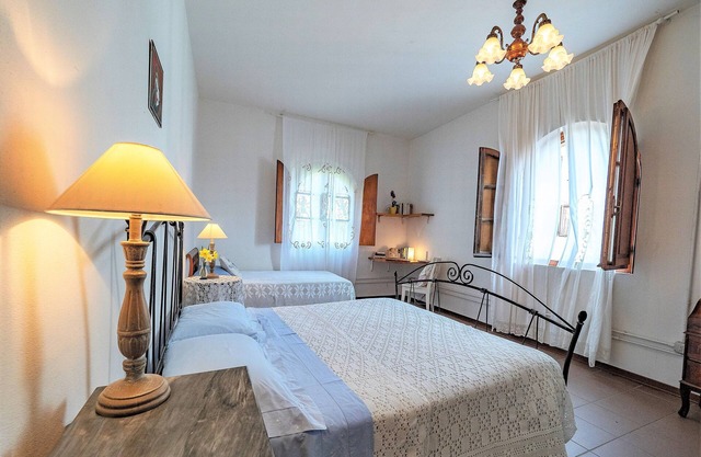 Granja de olivos con encanto: ideal para parejas y familias pequeñas, aire acondicionado y wifi.