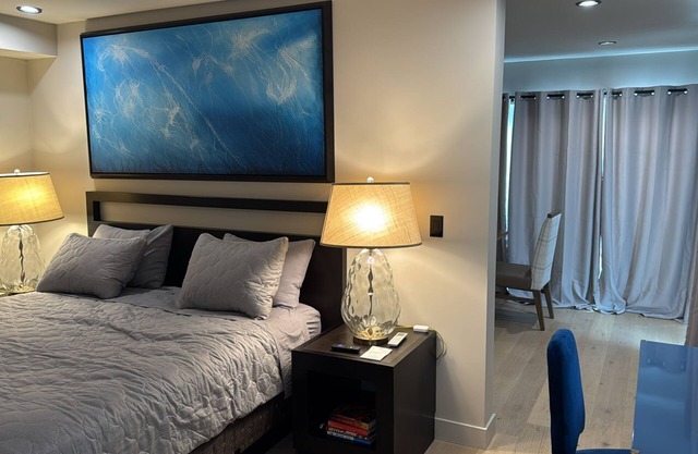 Charming Studio Suite in lovely Los Angeles with AC, WiFi