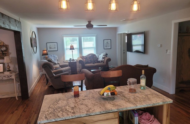 Charming open floor plan 3-bedroom house for a comfortable getaway