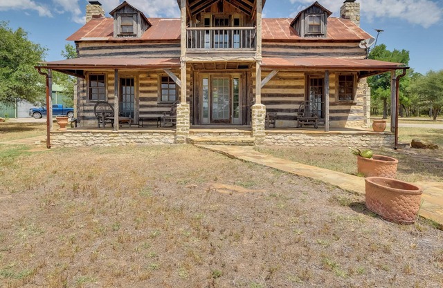 Charming Palo Pinto Retreat w/ Fireside Patio!
