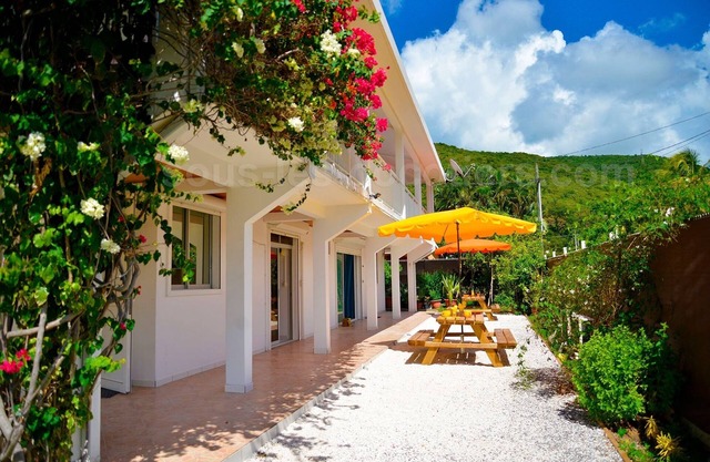 Encantadora villa panameña con vista a la piscina