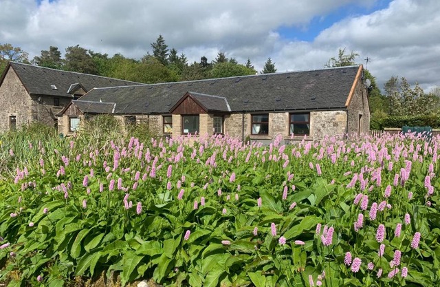 Charming Parlour Cottage at Tinto Retreats near Biggar
