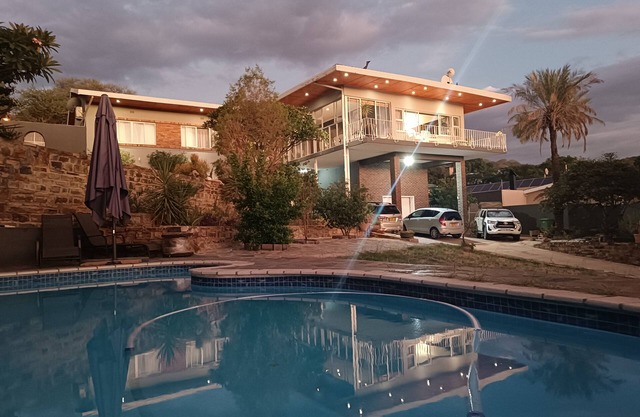 Charming peaceful 2-bedroomed unit with 180 degree panoramic view of Windhoek.