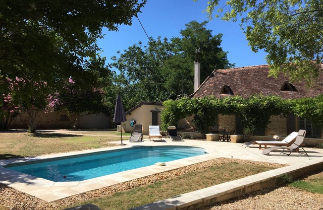 PERIGOURDINE ENCANTO largo de la Dordogne