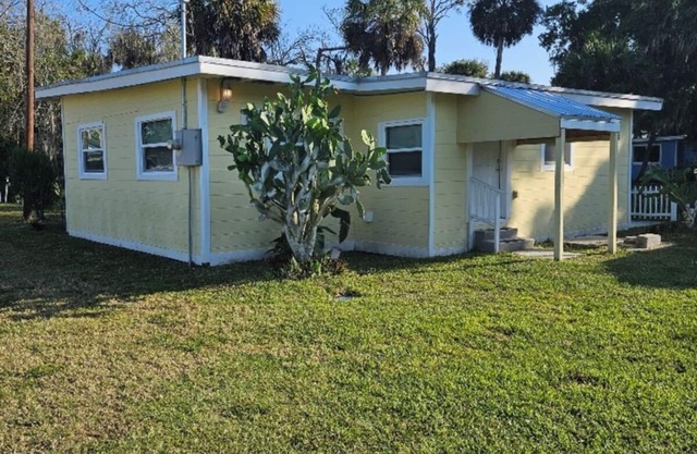 Charming Pet Friendly 3-bedroom 1- Bath house with WiFi & AC in Moore Haven