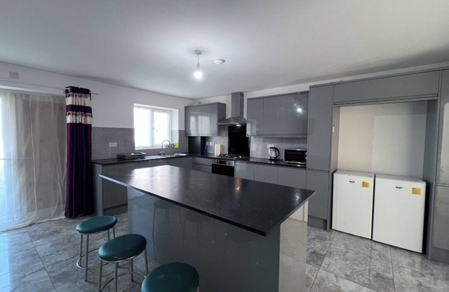 Charming private 1-bedroom apartment with private bathroom