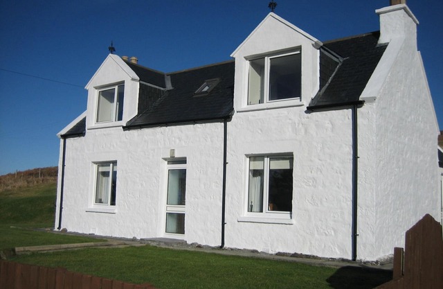 Acogedora casa de campo cerca de Portree y a mediados de Skye. Familiar y duerme 5. Wifi