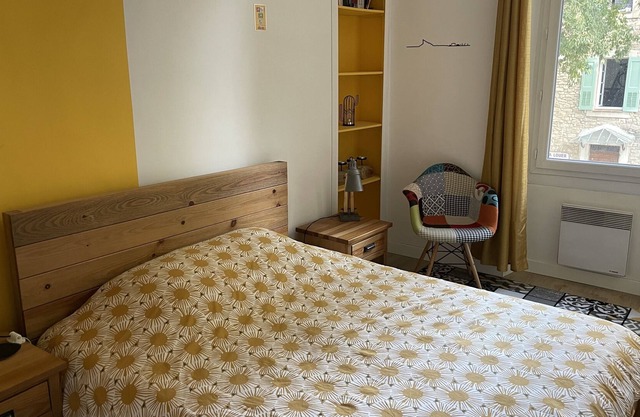 Charming private room in the heart of Trets