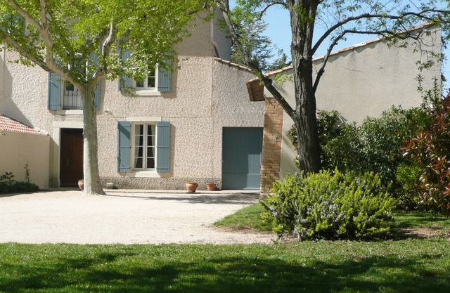 MAS DE PUEBLO EN JONQUERETTES CERCA DE AVIGNON (etiqueta 3 teclas CLEVACANCES) -