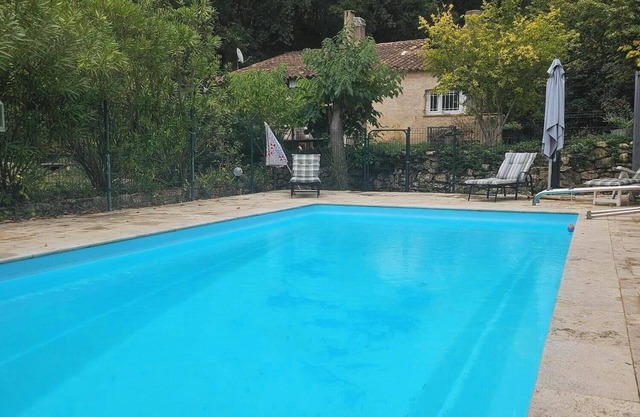Charming provençal bastidon (Cottage), with swimming pool (fully equipped).