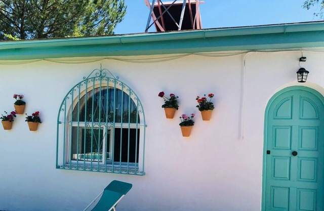 Encantador estudio independiente tranquilo con piscina