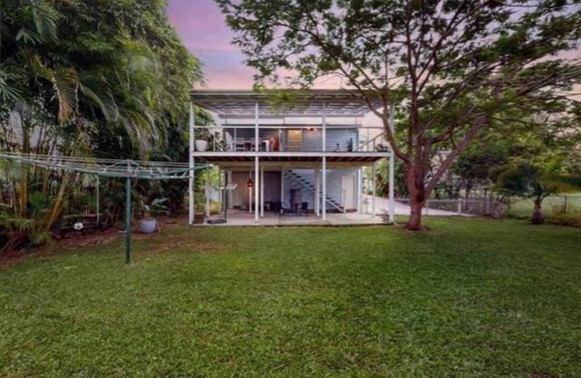 Charming Queenslander in Beachmere: WiFi, A/C, Netflix, Kayo, Sleeps up to 10.