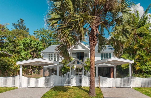Charming Queenslander with Pool – Perfect Family or Friends Getaway in Cairns