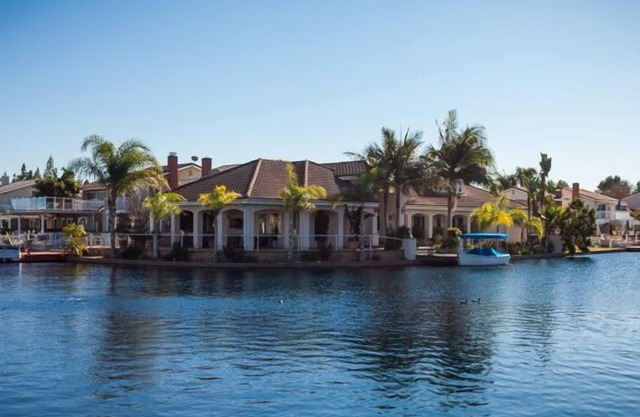 Encantador, tranquilo, elegante, de lujo frente al lago, Newport Beach, Laguna Beach