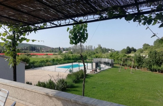 Charming, quiet farmhouse with private pool in a privileged setting