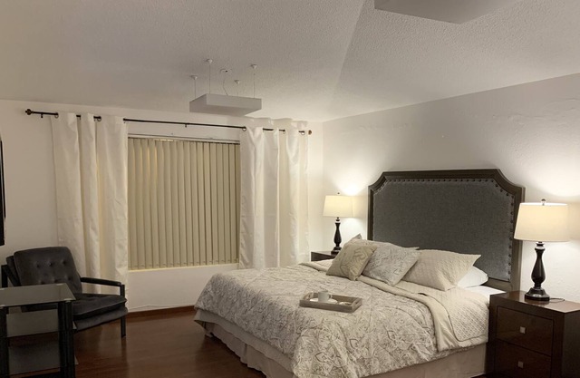 Charming & Quiet Home in Jurica | Garden and BBQ!!