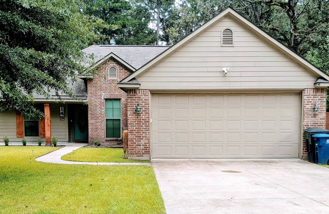 Charming, Quiet, South Shreveport Retreat King Bed