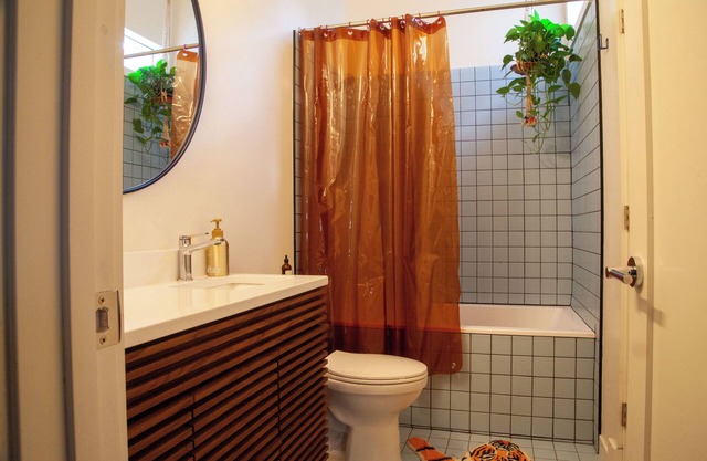 Charming Quiet Urban Retreat Near Restaurants and Bars in Germantown