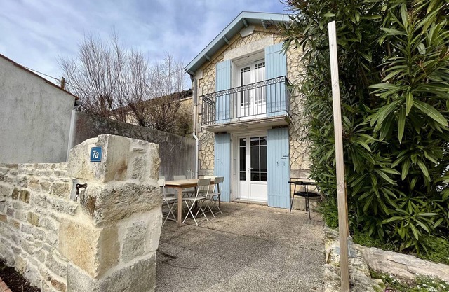 Casa renovada cerca del centro y playa, 4 plazas, 2 dormitorios, terraza y aparcamiento