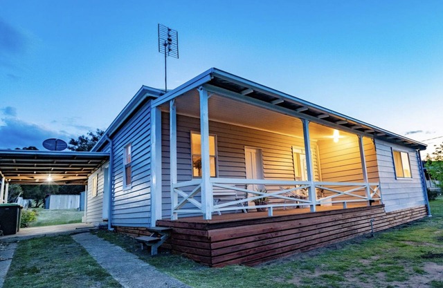 Charming Renovated 3 Bedroom Murrurundi Cottage Circa 1910 With Mountain Views!