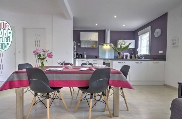 Gîte rénové, calme, à Herbignac avec jardin, wifi, poêle, proche La Baule/Le Croisic