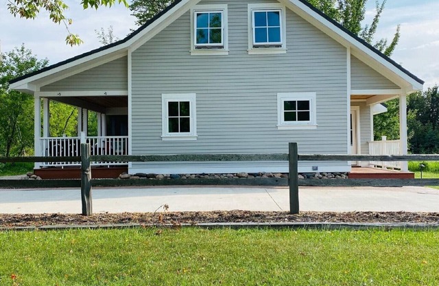 Renovado granja con Encanto en 13 acres