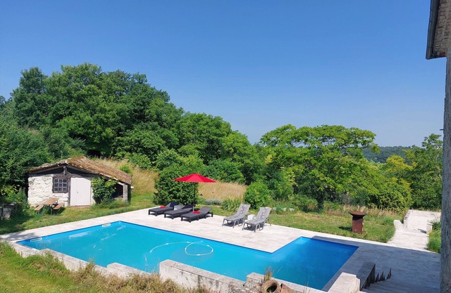 Charming renovated farmhouse with large pool